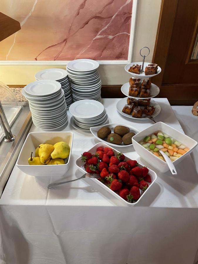 Hotel Restaurant Wallner I Contactless Check-In Sankt Valentin Luaran gambar