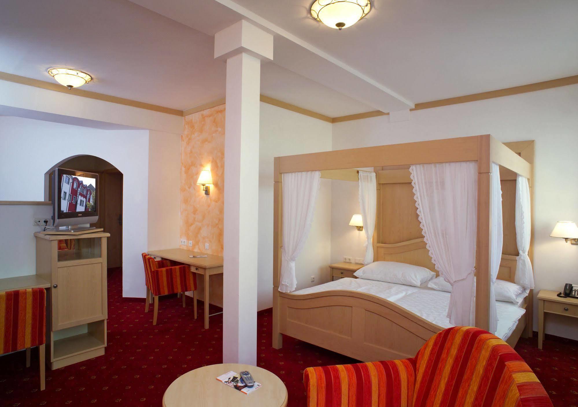 Hotel Restaurant Wallner I Contactless Check-In Sankt Valentin Luaran gambar