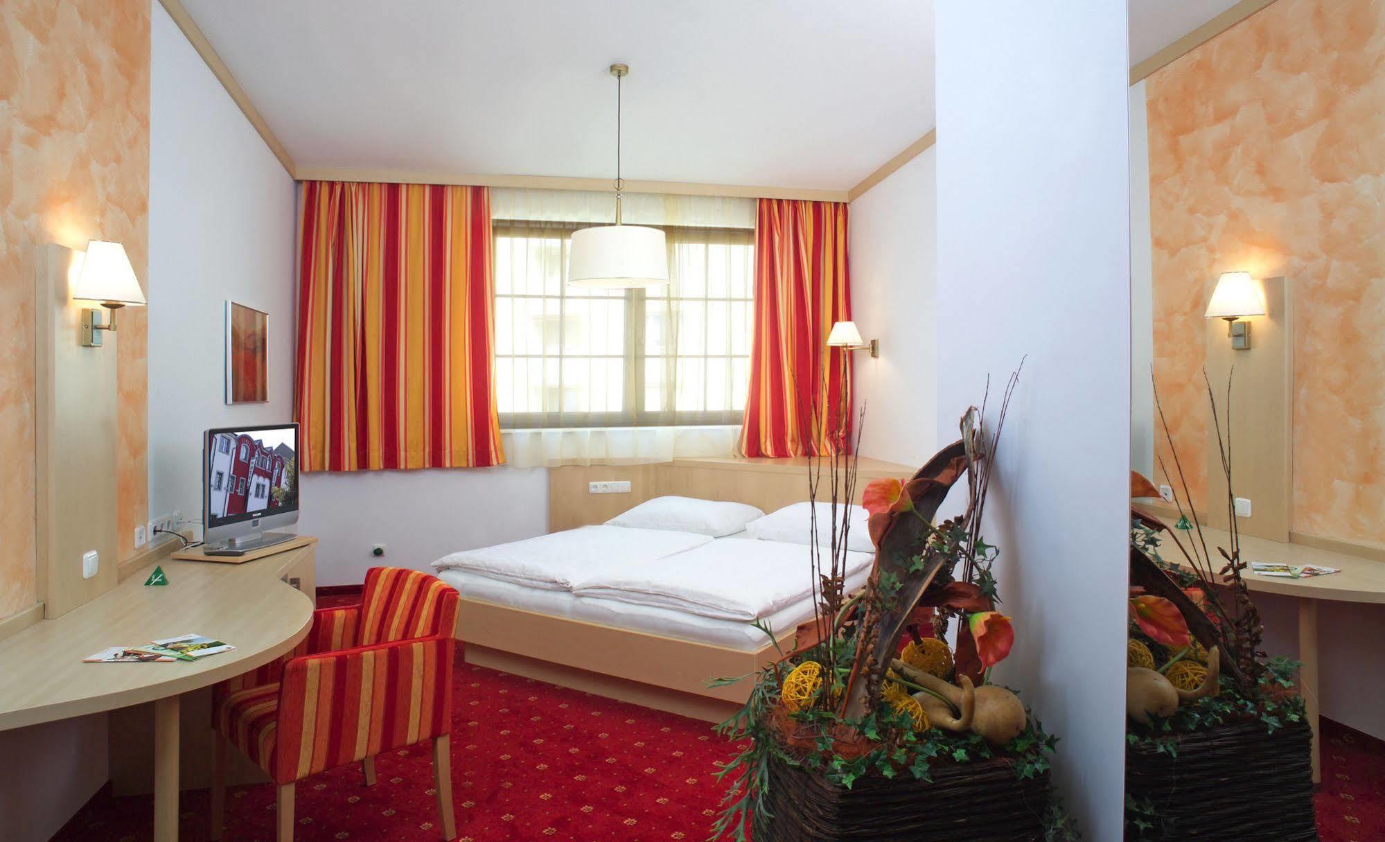 Hotel Restaurant Wallner I Contactless Check-In Sankt Valentin Luaran gambar