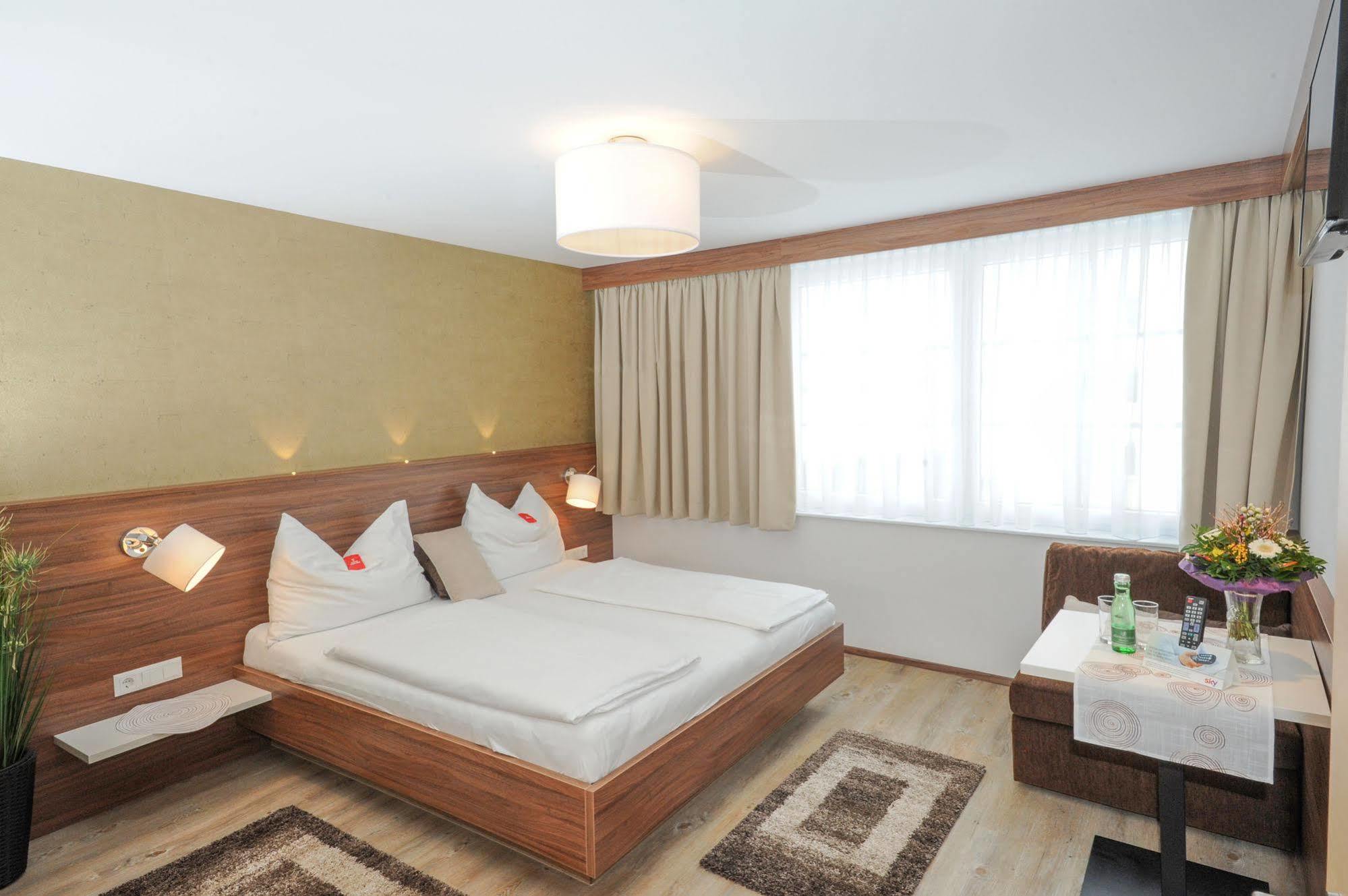 Hotel Restaurant Wallner I Contactless Check-In Sankt Valentin Luaran gambar