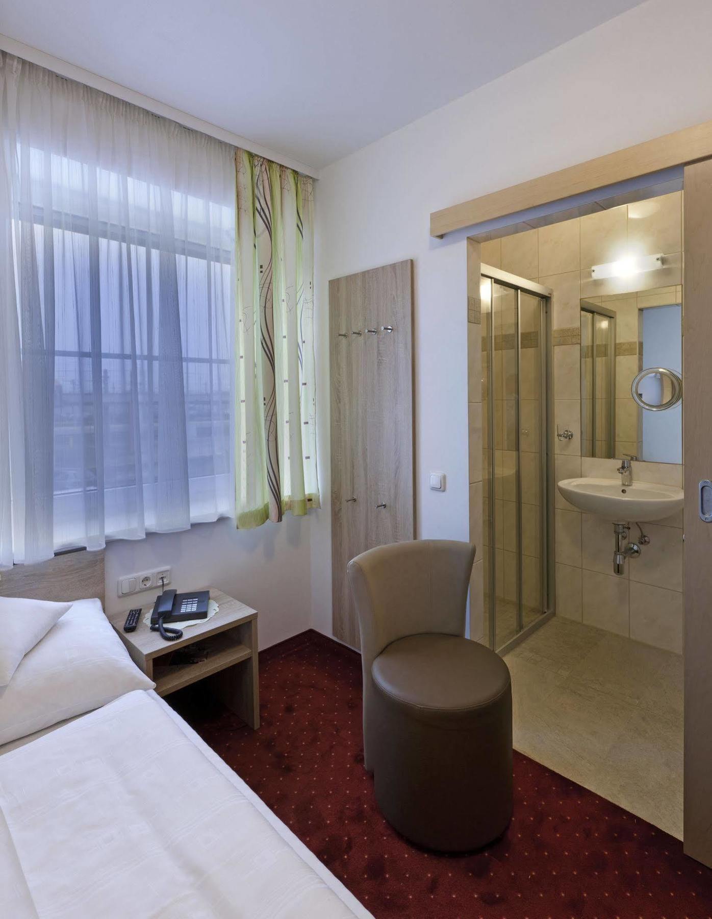 Hotel Restaurant Wallner I Contactless Check-In Sankt Valentin Luaran gambar