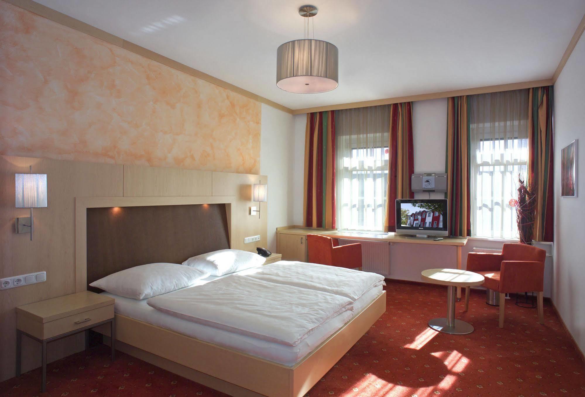 Hotel Restaurant Wallner I Contactless Check-In Sankt Valentin Luaran gambar