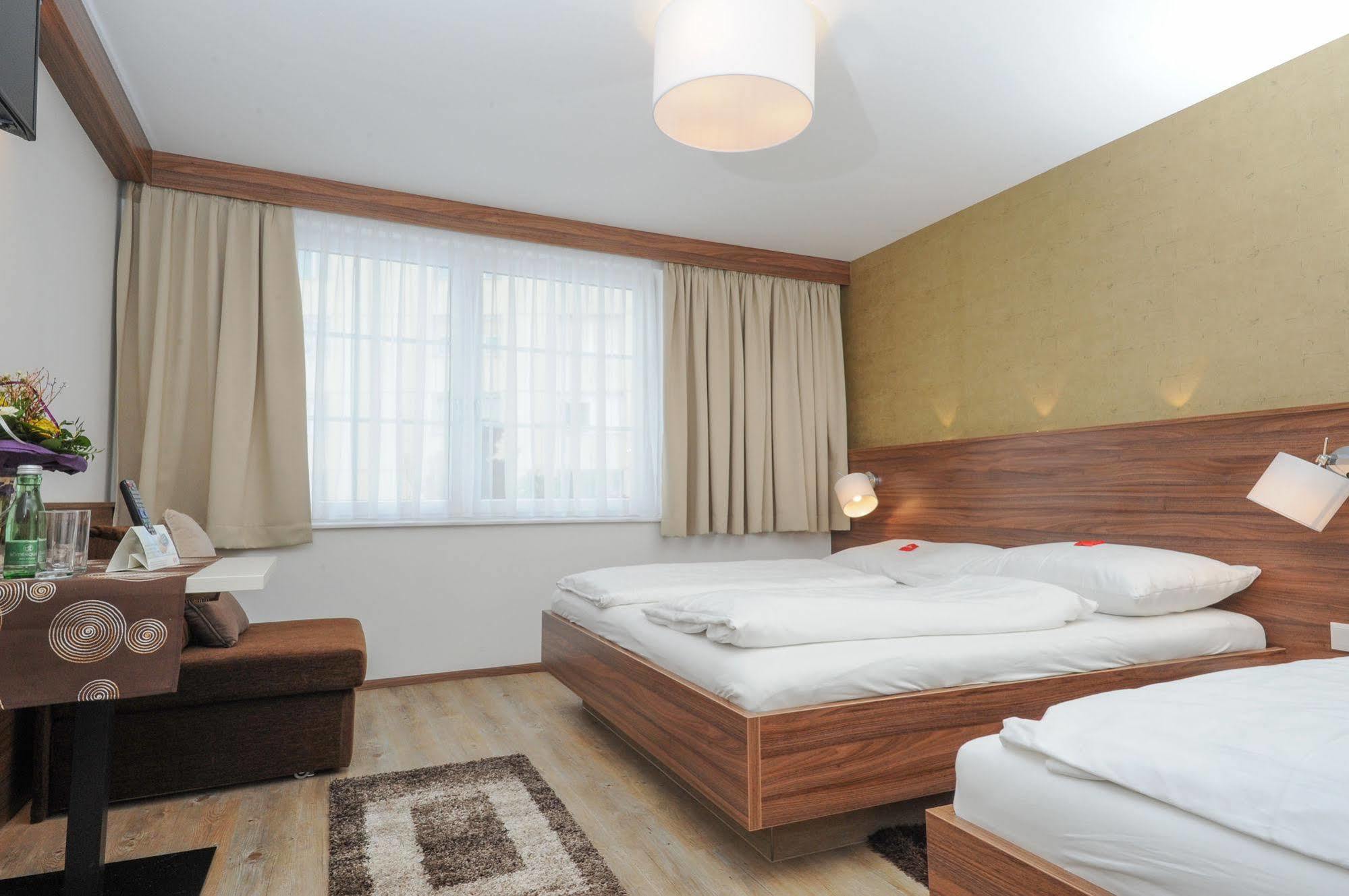 Hotel Restaurant Wallner I Contactless Check-In Sankt Valentin Luaran gambar
