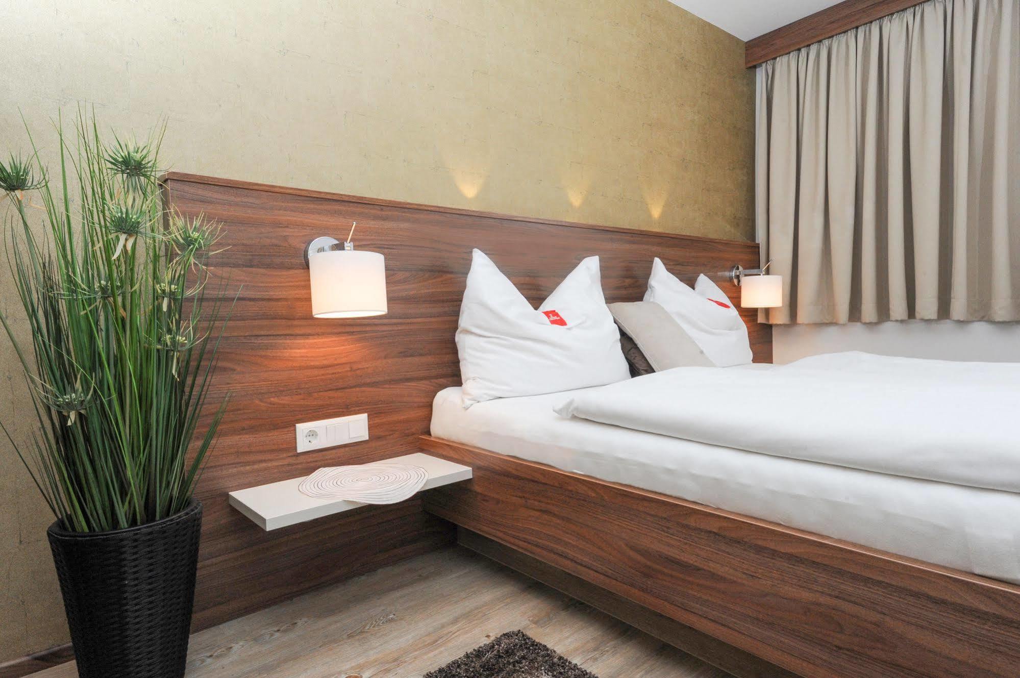 Hotel Restaurant Wallner I Contactless Check-In Sankt Valentin Luaran gambar